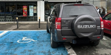 Uso inadecuado de una plaza de aparcamiento PMR