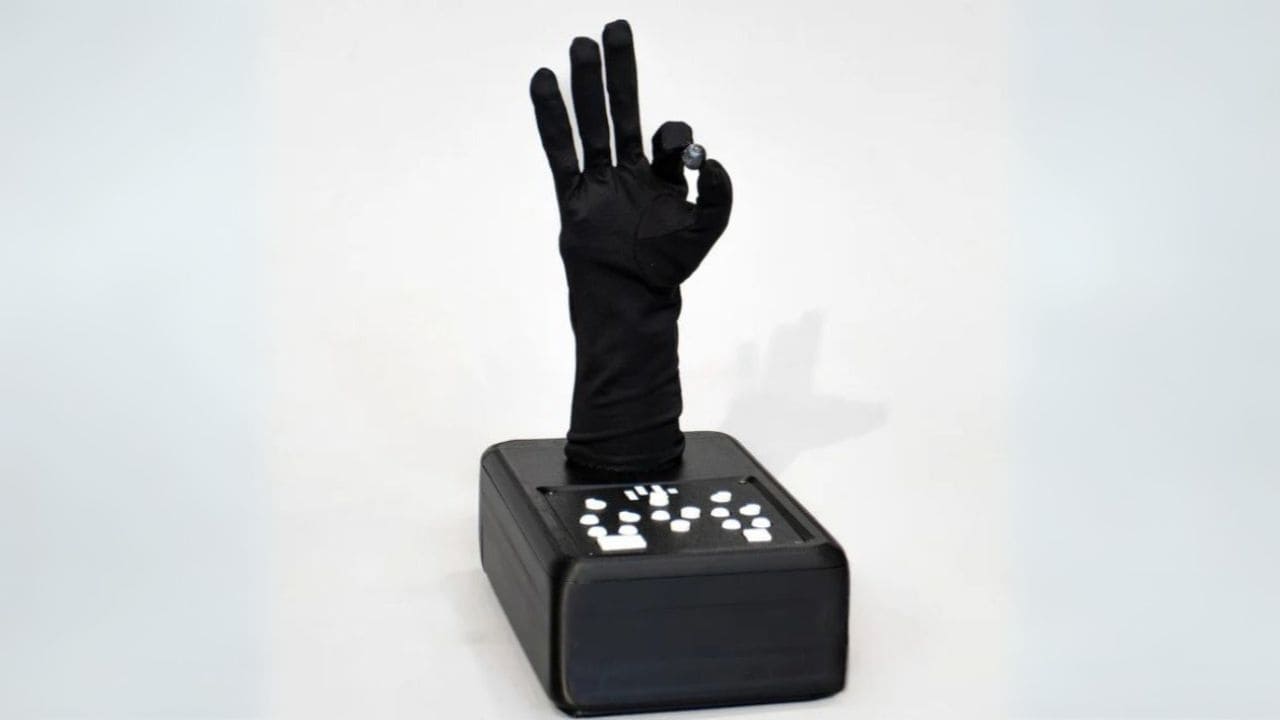 Sistema robótico que permite a las personas sordociegas acceder a la comunicación en tiempo real