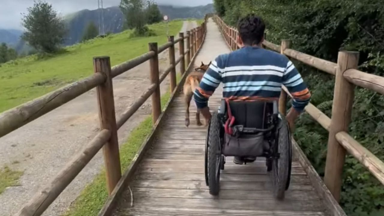 Pablo Tovar muestra un sendero totalmente accesible en plena naturaleza discapacidad