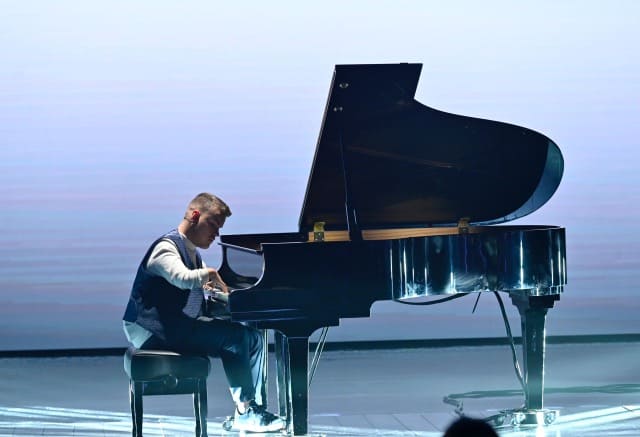 El desafío a los límites de la vida de Pepe García: pianista profesional y esquiador de élite con discapacidad física y visual