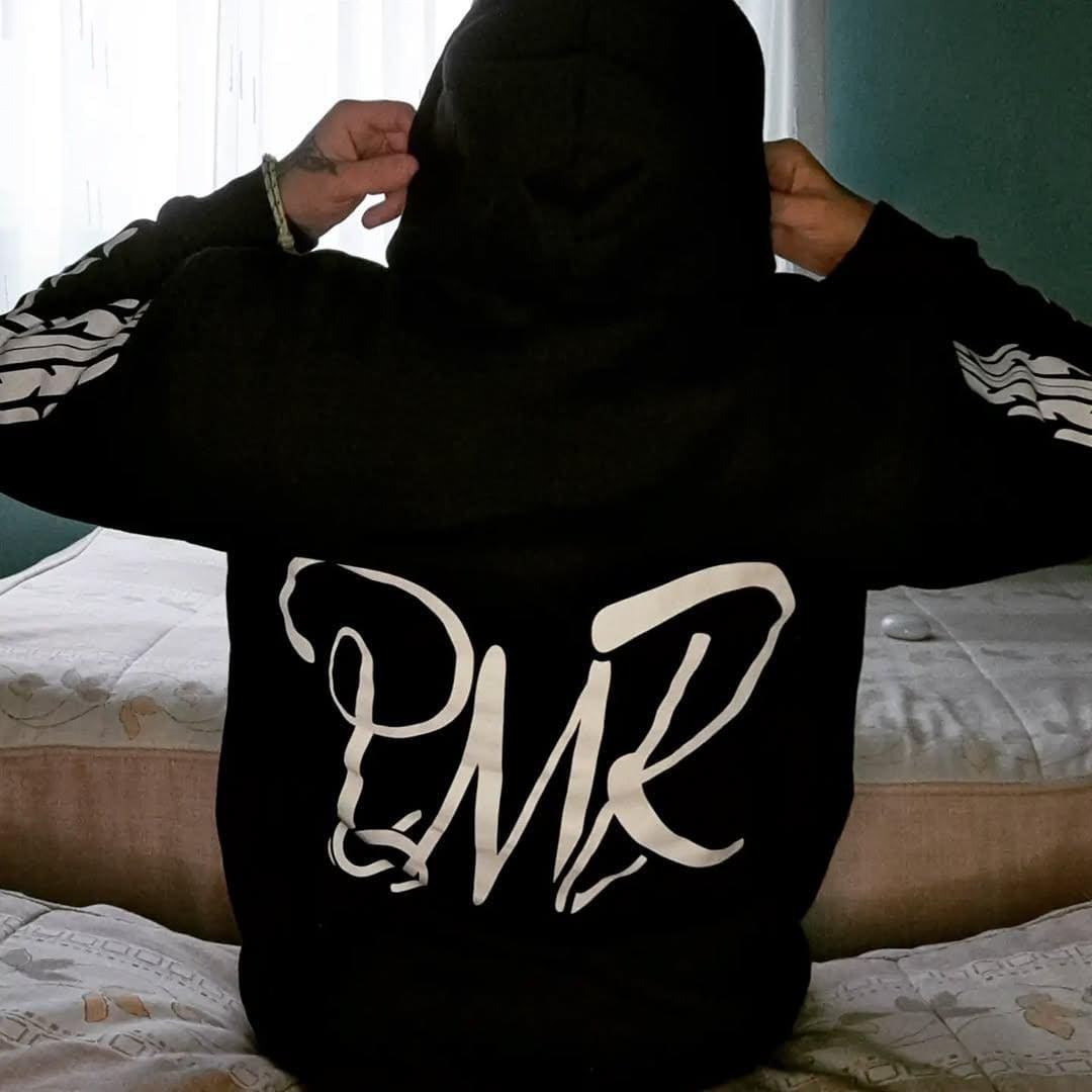 Un proyecto de vida: 'Por mis ruedas', la marca de ropa de Mario Becerra, un joven con espina bífida