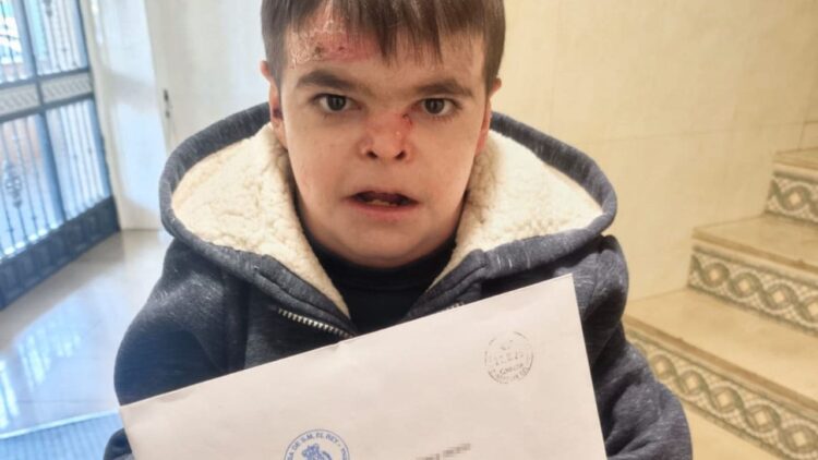 La Reina Letizia responde a la carta de Leo, niño con Piel de Mariposa: "Llegó a quien tenía que llegar"