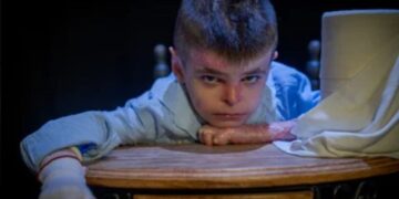 La carta de Leo, niño con Piel de Mariposa, a la Reina Letizia: "Tengo una herida grande abierta en el cuello"