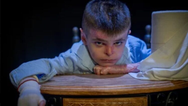 La carta de Leo, niño con Piel de Mariposa, a la Reina Letizia: "Tengo una herida grande abierta en el cuello"