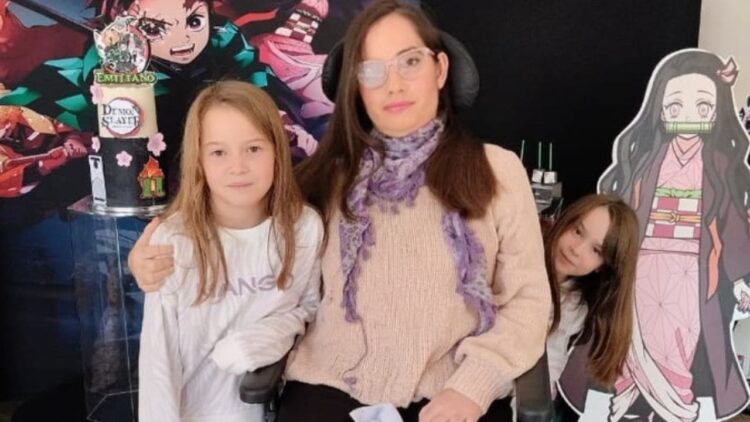 'La mamá parece una muñeca de trapo', el libro de Loreto Alarcón tras un derrame cerebral