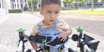 Las secuelas de 'Pablito', un "auténtico guerrero" contra la meningitis: parálisis cerebral baja visión y epilepsia