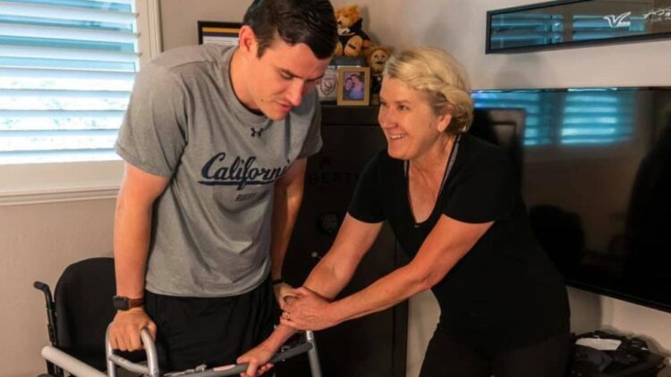 Rob Paylor, joven con lesión medular, logra ponerse de pie sólo tras más de 8 años de rehabilitación